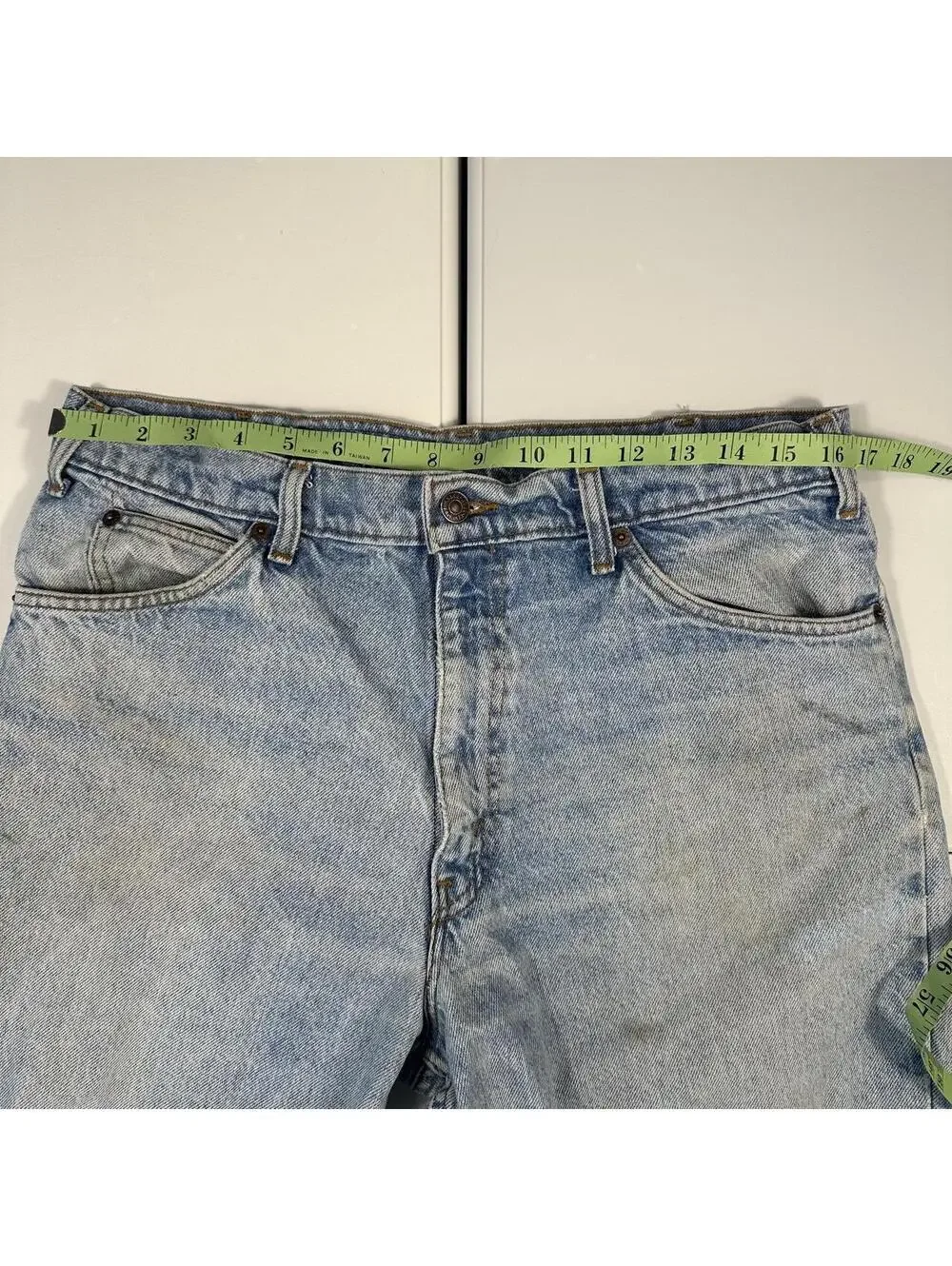 Retro 1980s? 1990s? vintage faded Levi's blue jeans denim pants grunge Americana